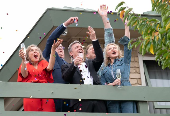 Devastated that I wasn't able to single-handedly increase viewing figures for #Neighbours and secure its long-term future through my overt references in lessons ('Neighbours is the best soap' model essay being a high point) but what a way to end it 🎉🥹💔

#neighboursfinale