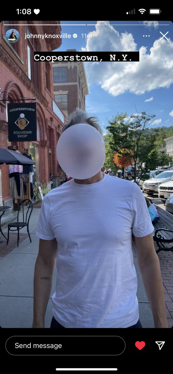 rebeltemptresss's tweet image. aw look at the pictures i took of my #veryreal boyfriend 🥺