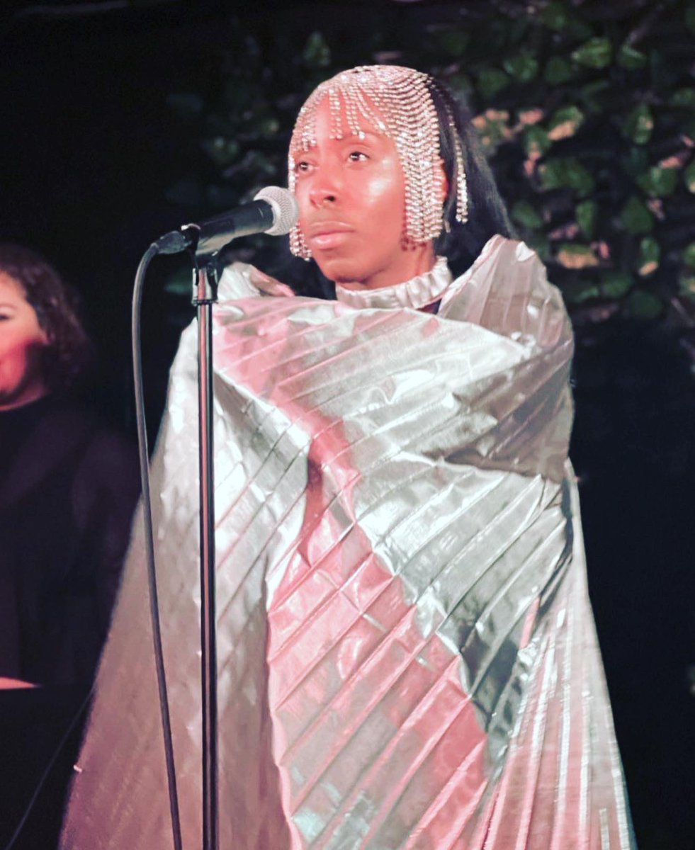 JNAMUSIC213's tweet photo. Not Yonce out here tryna steal my look! Uh-Oh! The disco, the greenery, the silver! I CAN NOT 🥰😂💙 https://t.co/ste6MO3Sdm