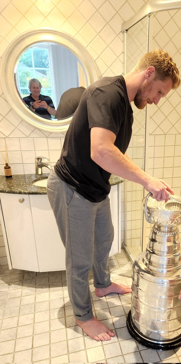 keeperofthecup's tweet photo. The captain enjoying every minute of his day with the #stanleycup by cleaning it, posing with it while overlooking stockholm, checking out the history of it. @Avalanche @GabeLandeskog92 @nhl
@HockeyHallFame https://t.co/DCMHeUAkfu