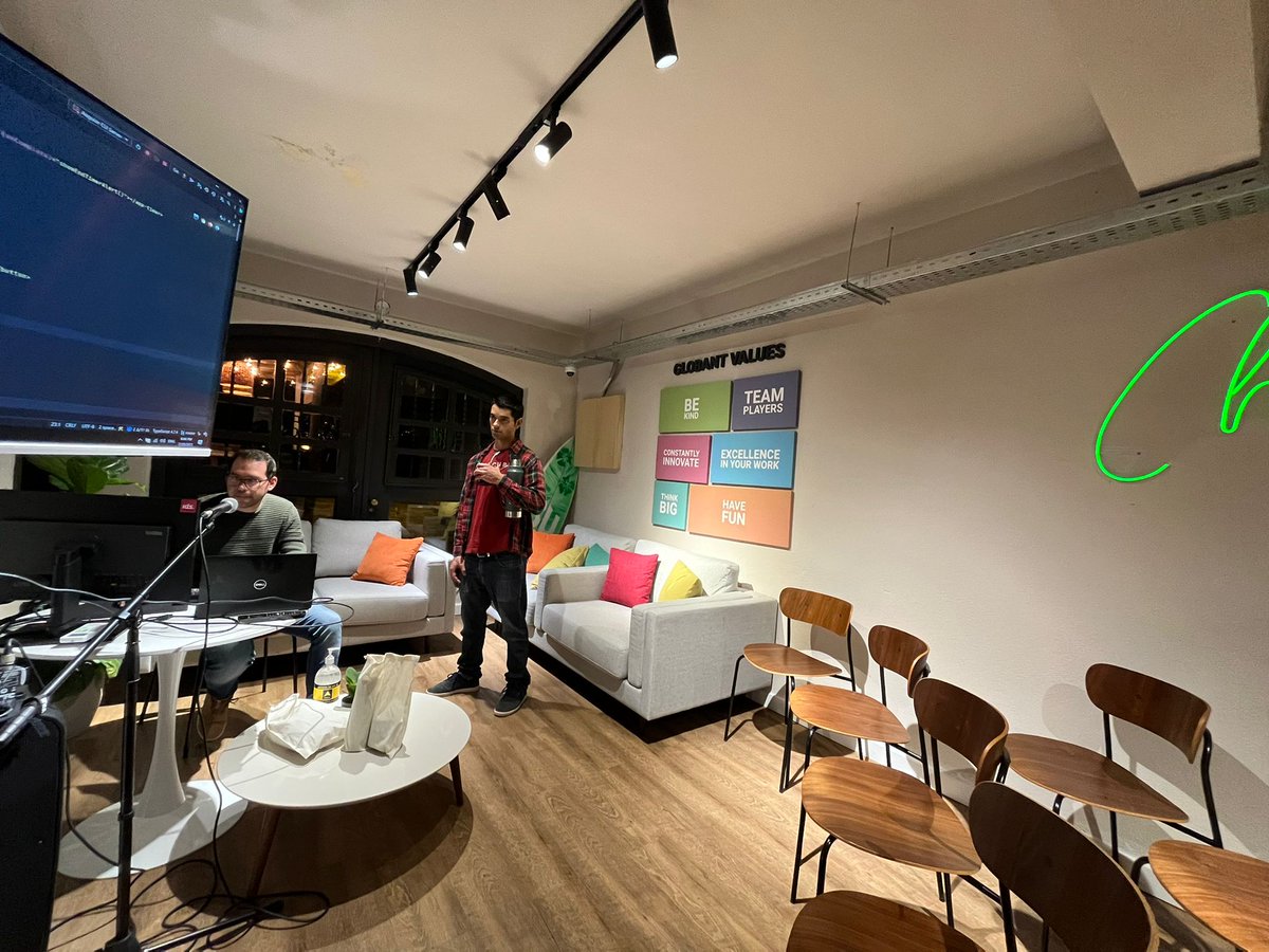 angularMVD's tweet photo. En pocos minutos empieza! Arranca @yoet92 para hablar a fondo sobre los componentes! https://t.co/5UUUFpMqx1