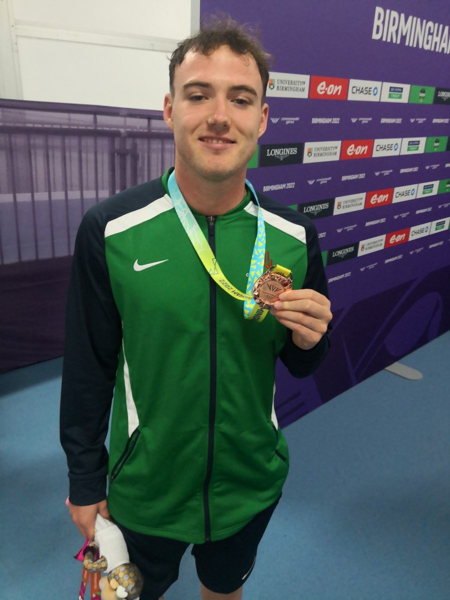 only one picture to end the night with <a href="/GoTeamNI/">Commonwealth Games Northern Ireland</a> 1st medal winner of <a href="/birminghamcg22/">Birmingham 2022</a> and 1st ever medal winner in aquatics, Barry McClements!