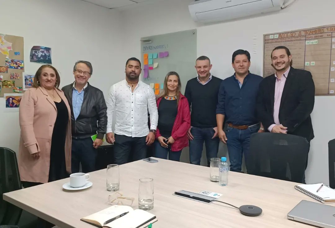 Hoy! Viernes 29 | Julio.
Nuestra Junta Directiva de FUNDIMUSICOL, sostuvo reunión en alianza con la Agencia de los Estados Unidos para el Desarrollo Internacional - USAID.  Mesa de trabajo para el desarrollo cultural de los centros INTEGRATE del pais.
<a href="/USAID_Colombia/">USAID/Colombia</a>