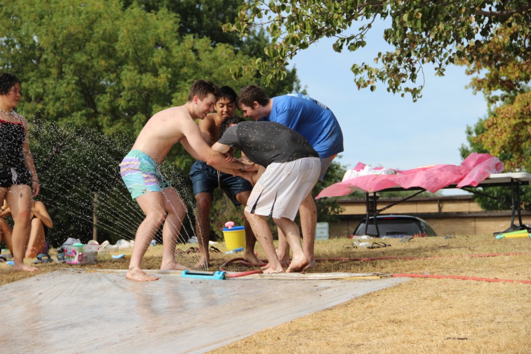 UofDallas's tweet photo. Our Summer Program students are making the most of their summer tie dying shirts and enjoying the slip nโ slideย down Jerome Hill! ๐ ๐ โ๏ธ #UDSummer #LoveYeUD #UDallas https://t.co/kNQ0l9eea9