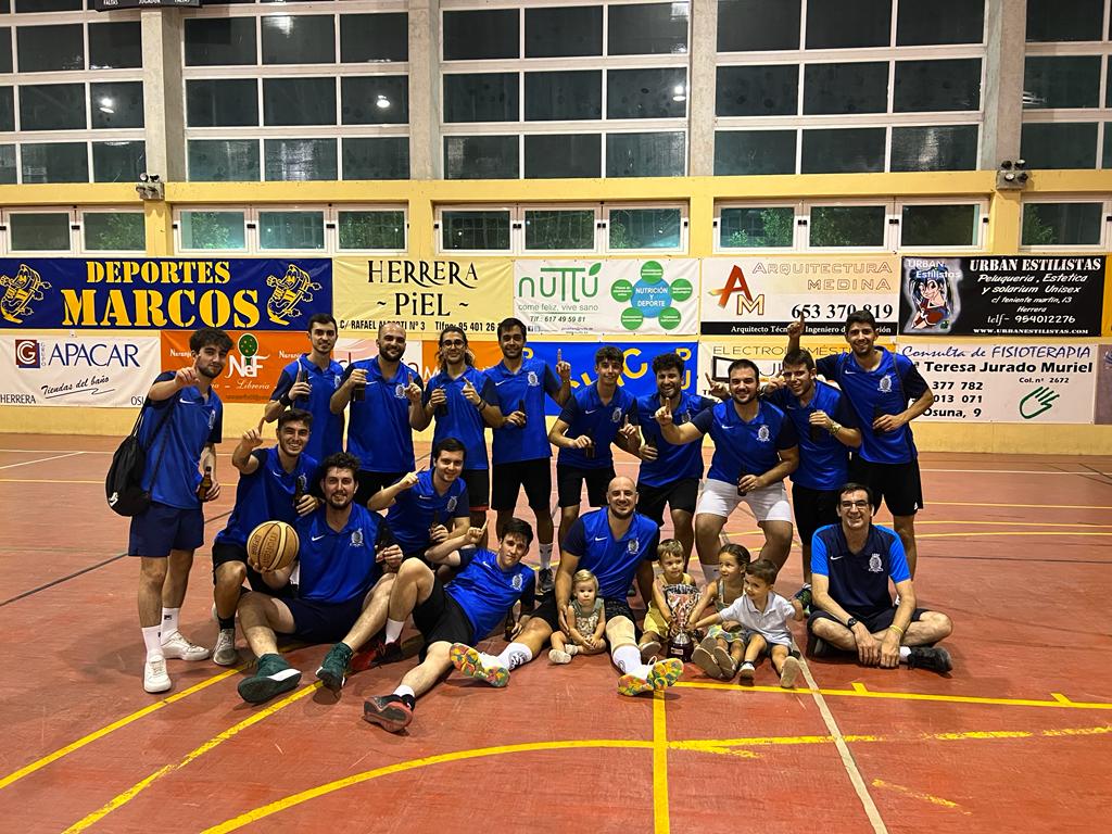 CAMPEONES!! 🥇🏆 Tras 10 años de travesía el equipo consigue el objetivo de la victoria. Gracias a los fichajes <a href="/ValerioCornejo/">Valerio Cornejo</a> <a href="/cristianrm_19/">Cristian Roldan</a> <a href="/adrianarjona94/">Adrián Arjona</a> <a href="/juanansuarez/">juan antonio suarez</a> <a href="/_daniivazquezz/">Dani Vázquez</a> <a href="/Luija13/">Luis Alberto Vázquez</a> y <a href="/leovazcor/">Leonardo Vázquez</a> por el compromiso, la entrega y la calidad.