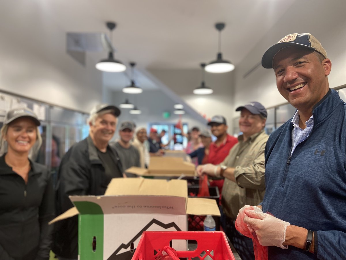 AFACfeeds's tweet photo. Many thanks to BRG Group (https://t.co/9z66SOAbzA) for donating, sorting, and packing over 2,800lbs of food today! Yes, that’s literally a ton of apples! #anappleaday #bgrdc #afacspf #charity #hungerfighters #healthyfood #foodpantry #arlingtonstrong https://t.co/r2ZyQ3vdTb
