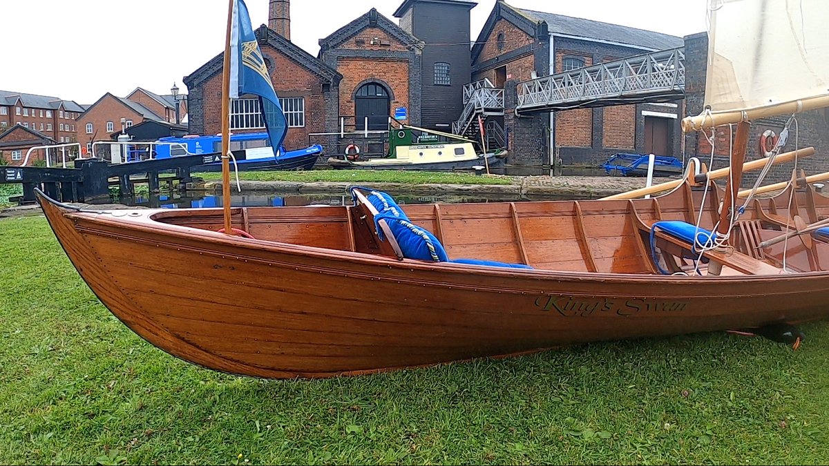 mersey_shipping's tweet photo. Skiffs King's Swan and De Zwaan were in Ellesmere Port for the day recently. They visit every other year and sail the canals in Cheshire. Fine looking vessels. #merseyshipping #skiffs @NWMuseum
VIDEO >>>> https://t.co/q5xXcQPCdM https://t.co/CmgbRpLcO6