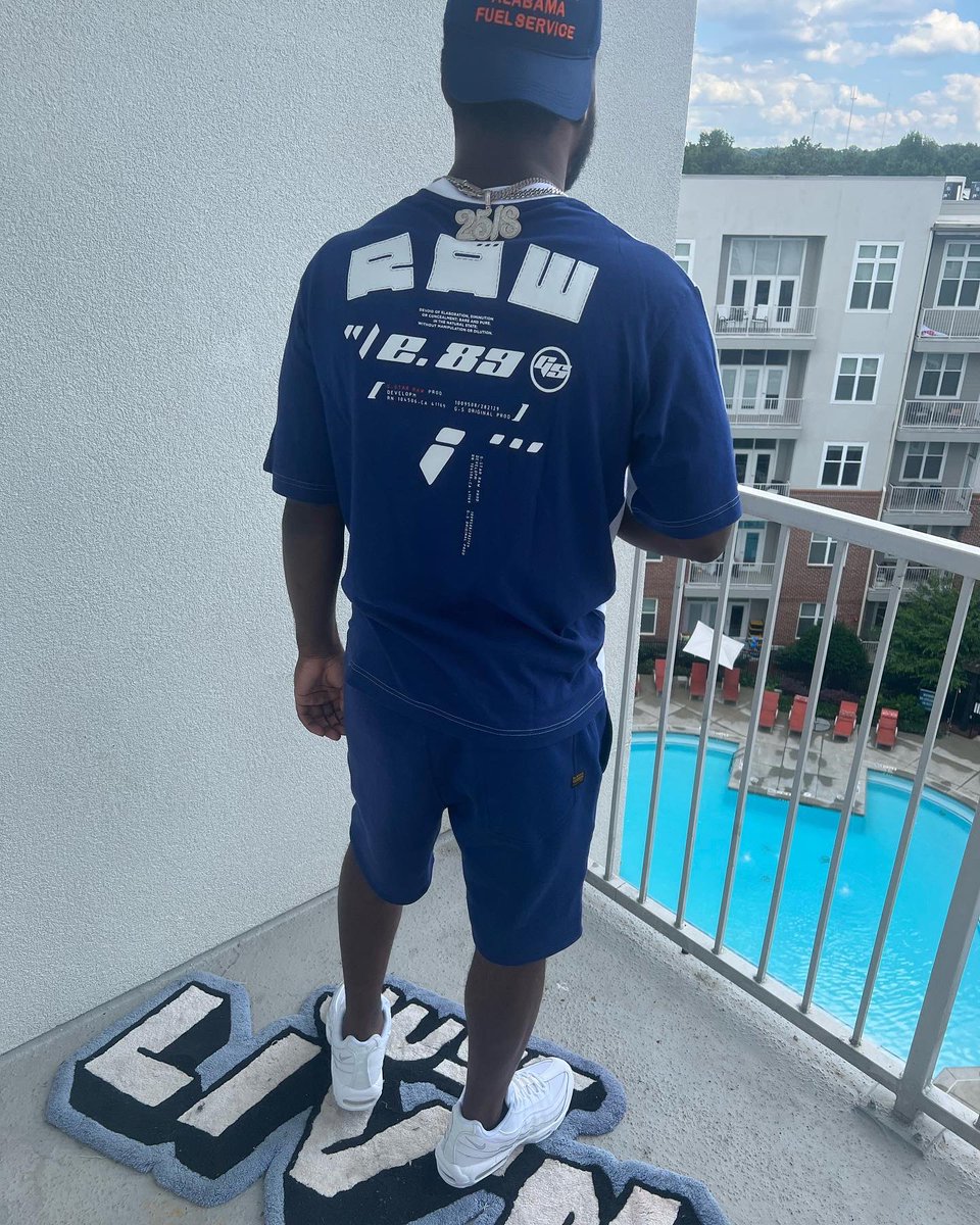 1juggmanholla's tweet photo. who really been with me still? i know who ain keep it real 🗣 ion feel a thing so they can’t find out what my weakness is 🔋 @GStarRAW #LocalTrapStar https://t.co/i4a0jCSiG2