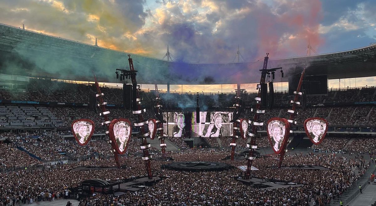 lajujudu45's tweet photo. Incroyable 🔥
#EdSheeranTour #stadedefrance #justefou @edsheeran https://t.co/fYtzmLSbWb