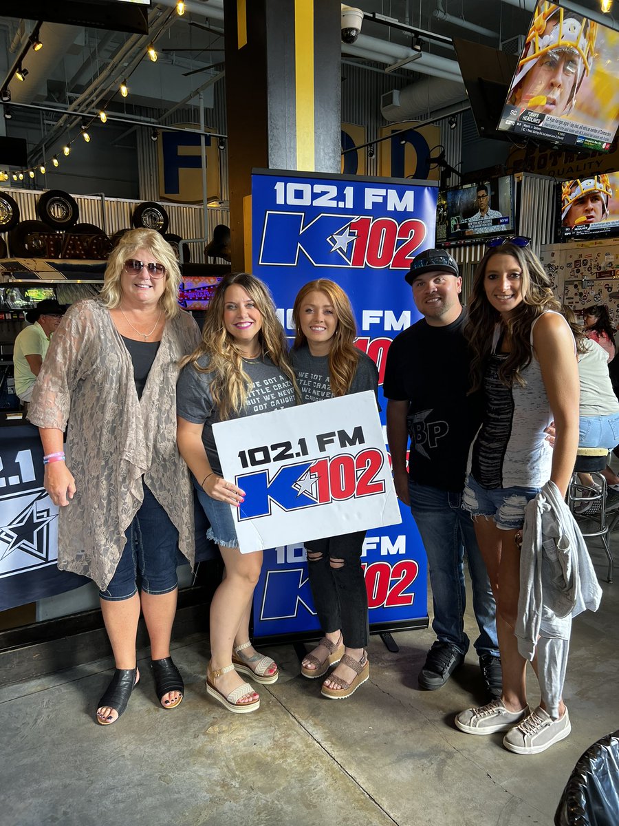 SouleMeg14's tweet photo. Please upgrade us! Lisa (far left) introduced us to Alan when we were just little tykes and now we are all Alan obsessed! #k102Alan #alanjackson https://t.co/gf6kV1jJkc