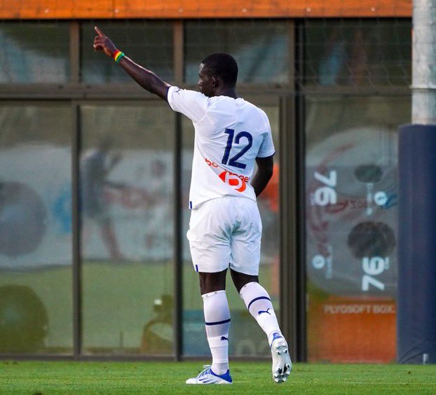 GuillaumeTarpi's tweet photo. 🗞Les dirigeants aimeraient convaincre Bamba Dieng et son entourage d’accepter l’idée d’un transfert. Légèrement attristé par la situation, le sénégalais est encore plus déterminé à rester à l’OM et à prouver qu’il peut devenir le numéro 1 du club à son poste. (@lequipe) #TeamOM https://t.co/aDBnCJxICu