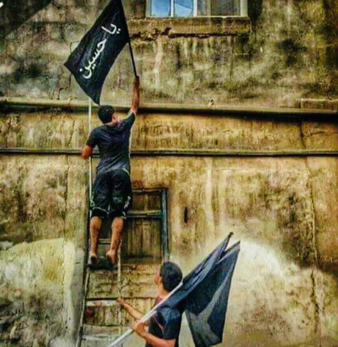 BRiGHT_Q8's tweet photo. عجباً لك يا شهر محرم…
رغم أنك مليئ بالمصائب والأحزان، إلا إننا متلهفين لعودتك🖤

#محرم_1444 
#لبيك_ياحسين https://t.co/SlDdUzJqgZ