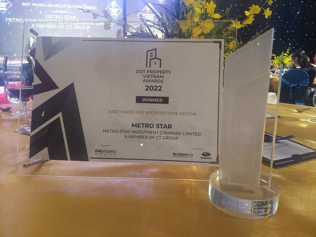 studioDIYAS's tweet photo. 🏆 METRO STAR NHẬN GIẢI THƯỞNG “DỰ ÁN PHỨC HỢP CÓ THIẾT KẾ KIẾN TRÚC ĐẸP NHẤT VIỆT NAM 2022” ️🏆
#MetroStar #KetNoiTronTinhHoaSingapore #ShophouseMetroStar #Dotproperty https://t.co/oU0AG1yL4b