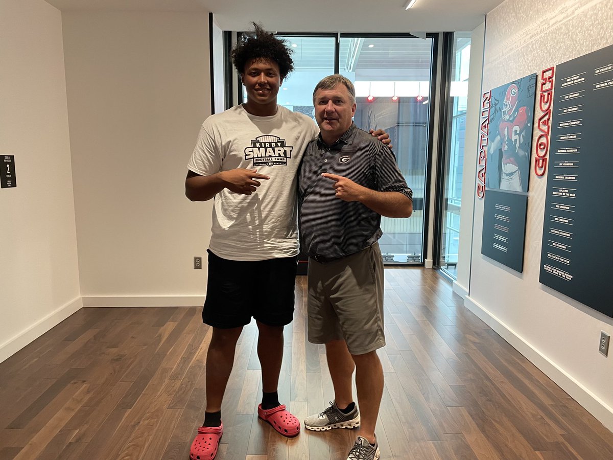 Blessed to receive an offer from the University of Georgia 🐶
<a href="/GeorgiaFootball/">Georgia Football</a> <a href="/KirbySmartUGA/">Coach Kirby Smart</a> <a href="/TravionScott/">Tray Scott</a> <a href="/RivalsFriedman/">Adam Friedman</a> <a href="/BrianDohn247/">BrianDohn247</a> <a href="/CoachDRob97/">Darius Robinson</a>