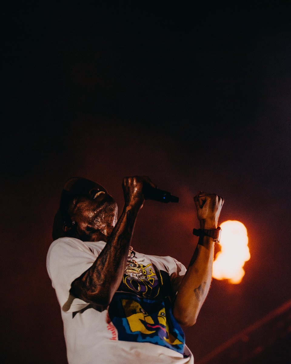 RollingLoud's tweet image. The moment Trav knew he was back 🔥

forever legendary #RLMIAMI moment