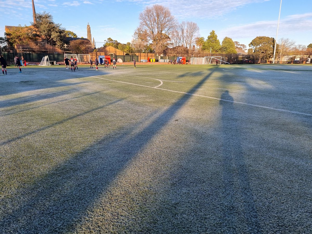 HaileyburyFC's tweet photo. Chilly start to the day. 9A boys at Brighton,  2C and icy. https://t.co/bElrpiPsPz