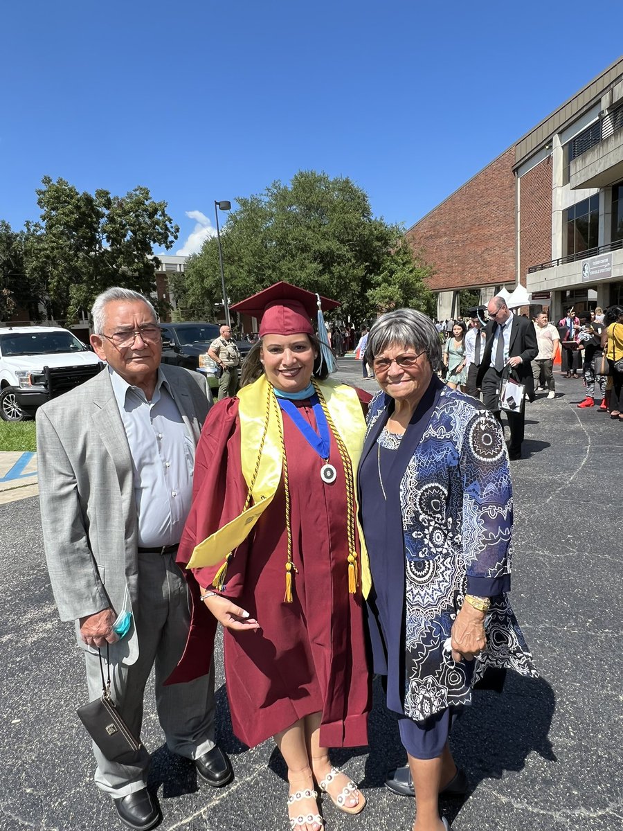 AMRED1976's tweet photo. This is why I work so hard. They’ve instilled in me a desire to always do my best!! Thanks Mom &amp; Dad! 💜 https://t.co/AptHdxwcbE