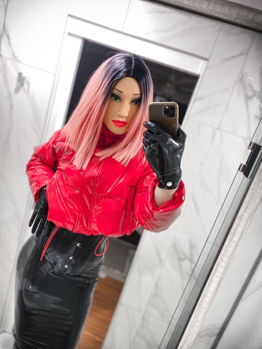 date night, you&rsquo;re next https://t.co/isSe2omW7p<a href="/tag/latex"class="tags"><span>#latex</span></a>