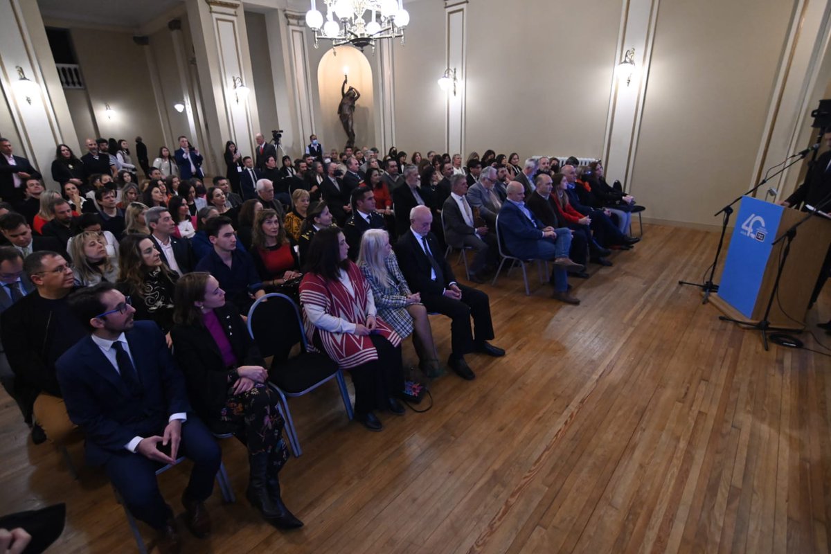 Felicidades en su 40 aniversario a <a href="/IES21/">Colegio Universitario IES</a>, deseo que continúen trabajando creativamente para la formación de los profesionales del futuro. Celebro que capaciten a sus alumnos desde la innovación dónde el saber y la  tecnología son protagonistas. #educación #innovación