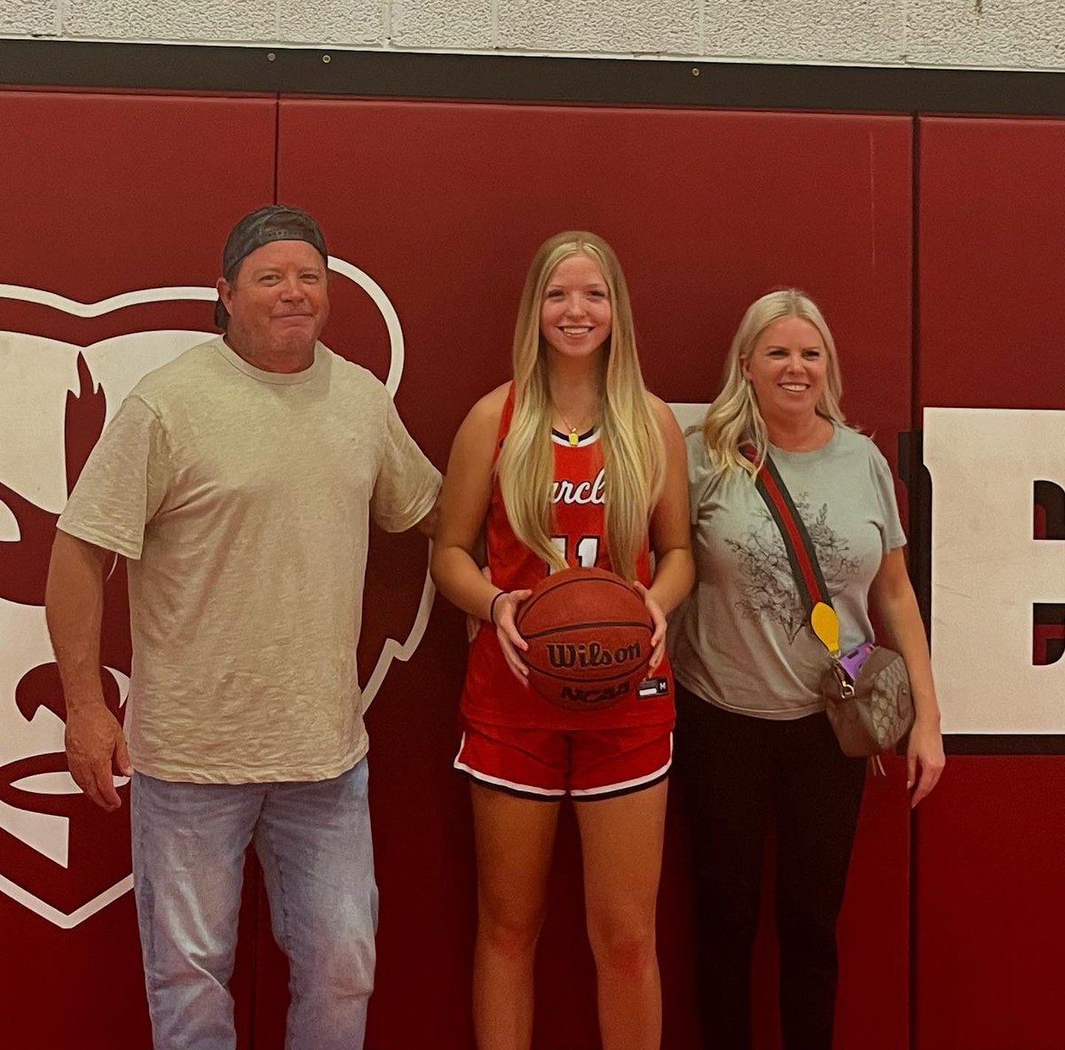 I’m extremely blessed and excited to announce that i have received my first official offer from barclay!
Thank you coach post for believing in me! Had so much fun!
 #gobears🐻 ❤️🤍