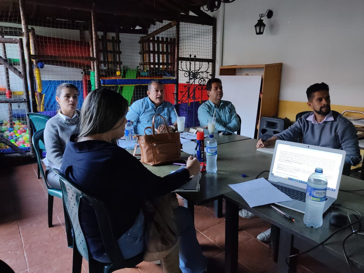 Fusoan's tweet photo. #AEstaHora conversamos con @AlcRionegro @ConfecoopAnt fondo de empleados para el servicio de los trabajadores #fesert planeando el ##Festivalcooperativoysolidario del #orienteantioqueño Construimos un Oriente mejor https://t.co/sbGttEiQRV