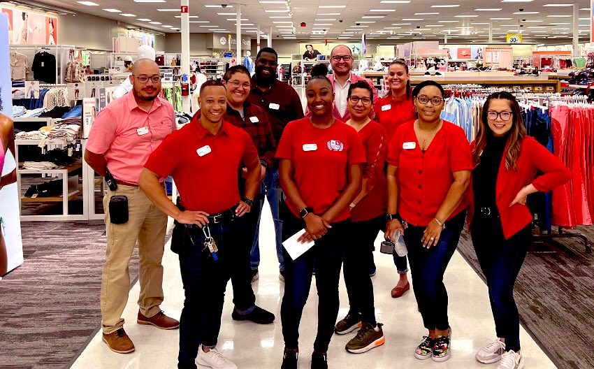 ilovehiring's tweet photo. What a Joyous Day at T1008 as our ETL Intern Johnelle completed her Graduation Walk! 🎯🎉🎈We are so excited for what the future has in store for you!!!@ronygarcia79 @necholepak @NELLEYYY__ #internships https://t.co/J9hMfPW3Xj