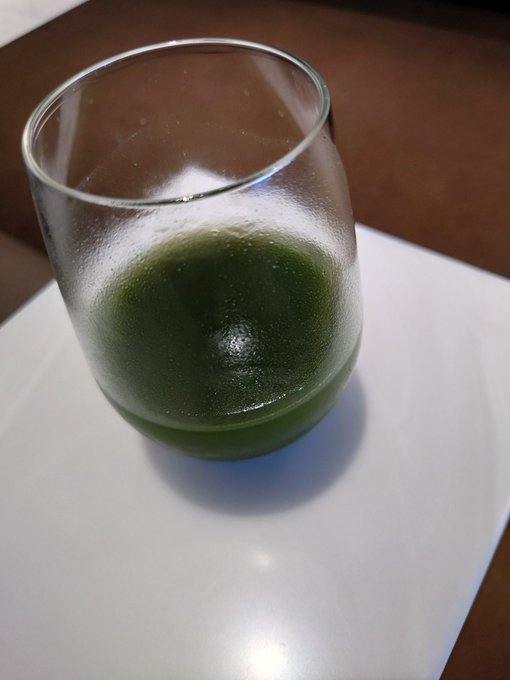 出張で朝から伊丹空港🛫へ

そんなときはANAラウンジでいつもの青汁 