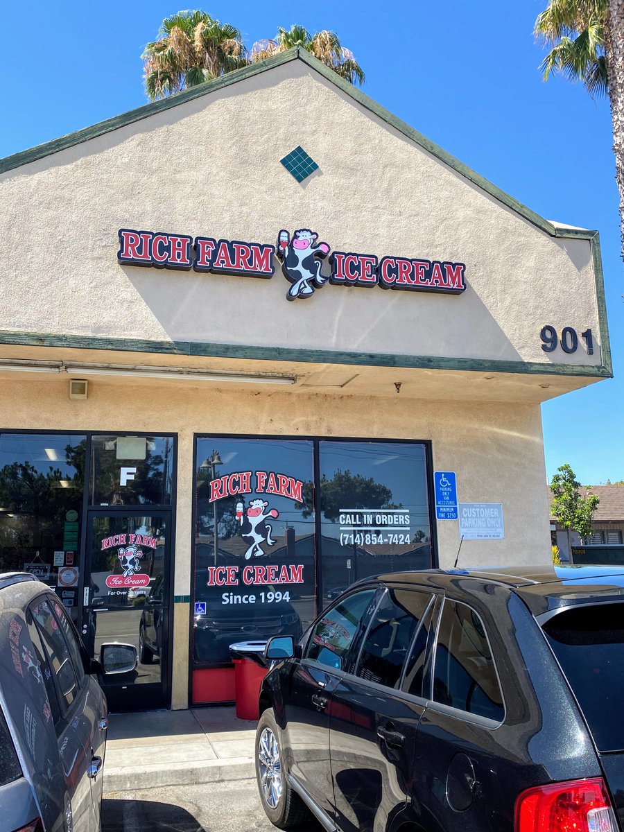#TeamYoung beat the summer heat at <a href="/richfarmCA/">Rich Farm Ice Cream CA</a> in #Placentia! We enjoyed the butter pecan, chocolate chip cookie dough, caramel swirl, black raspberry, peaches &amp; cream &amp; coffee flavors.🍦