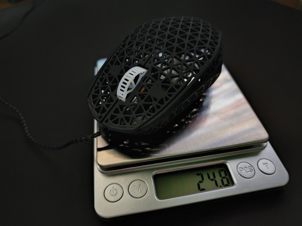 GilmoreDesigns's tweet image. New update finally!🥳
One of the pre production.
New design, new material. Stronger and lighter.
AirCord cable, Kailh GM 8.0 switches, TTC Gold encoder, BT.L skates, new lighter smaller PCB.
Everything is coming together and looking good for release version.
Thoughts on color?🖱️