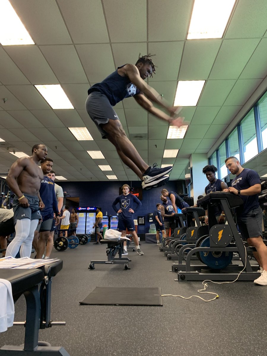 CoachHamJr13's tweet photo. What a 41.5 vertical looks like!!!! ๐๐ช๐พ๐๐๐พ๐ฅ
My boy #Tezzy!!!!! @DevontezWalker https://t.co/zsemxeCto9