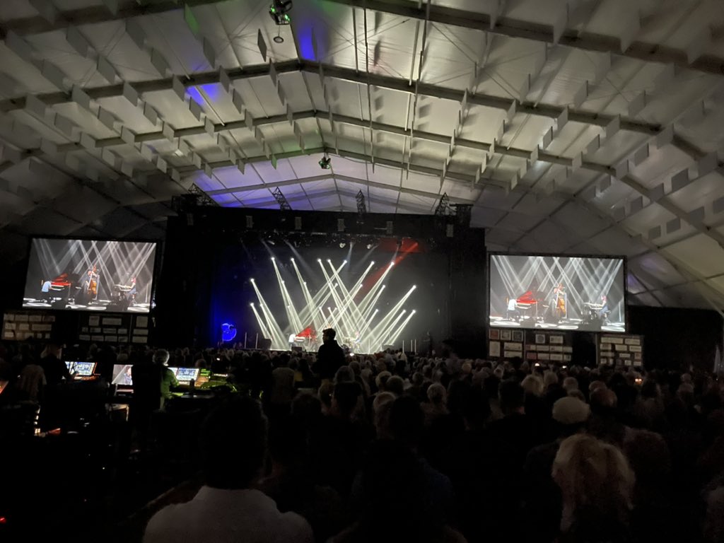 Émile Parisien et son sextet ont donné un jazz créatif par les maîtres de leurs instruments respectifs
Suivi par le trio Avishai Cohen qui a donné un jazz pur et a tout fait exploser dans son final
Magnifique soirée à Jazz in Marciac