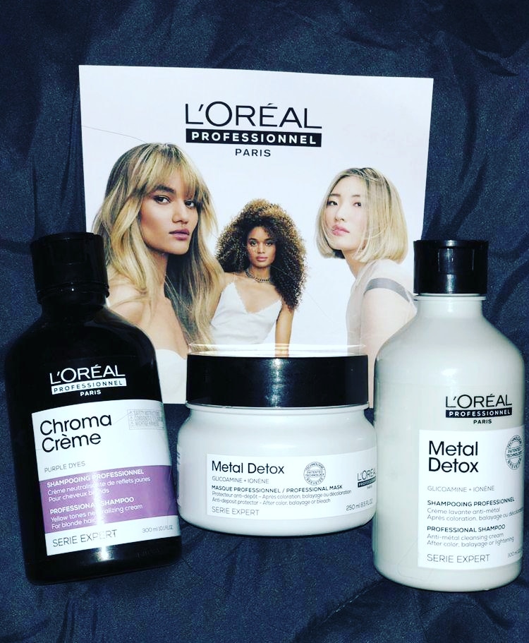 durand41700975's tweet photo. Les meilleurs produits pour cheveux blonds que j'ai jamais testé. Une odeur à tomber par terre, des cheveux brillants, souple et déjauni. En bref que du bonheur.
Merci @lorealparis #lorealprofessionnel #serieexpert #blondhair #blonde #shampoo #happy https://t.co/mwTZCgpyAD