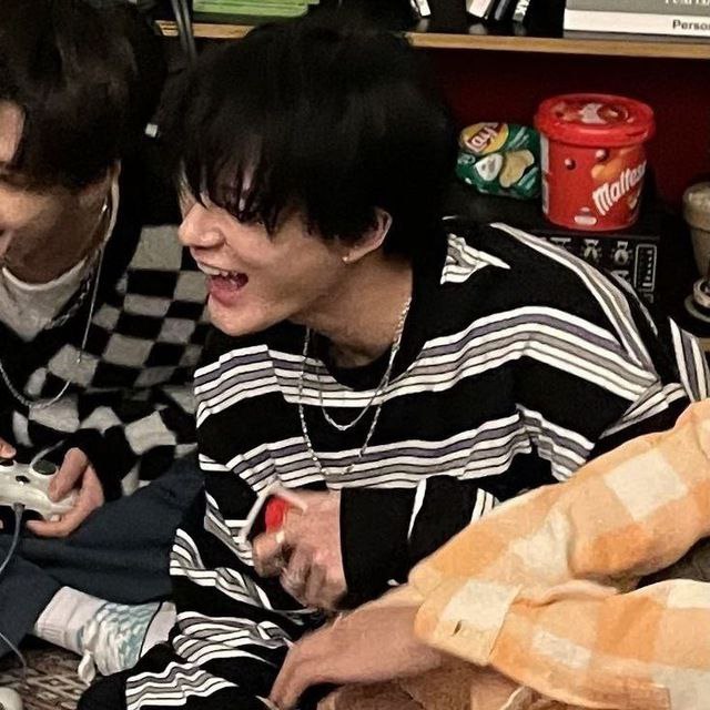 i miss u

; na jaemin &amp; lee jeno few tweets au. 
by maddchen.