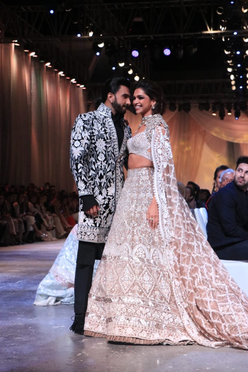 Pics Of Deepika Padukone, Ranveer Singh From Mumbai Reception. Couple  Goals, Truly