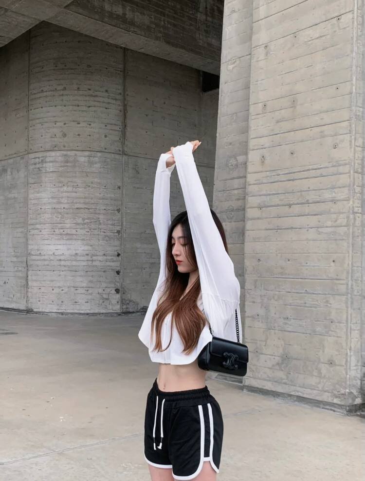 日焼止めもセクシーにできますよね😊