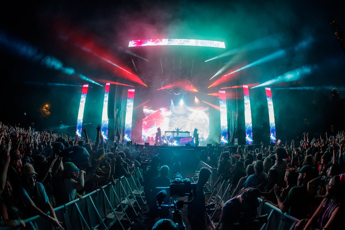 lollapalooza's tweet photo. hypnotic state of mind 😵‍💫 @OfficialRezz https://t.co/gHVBweRajj