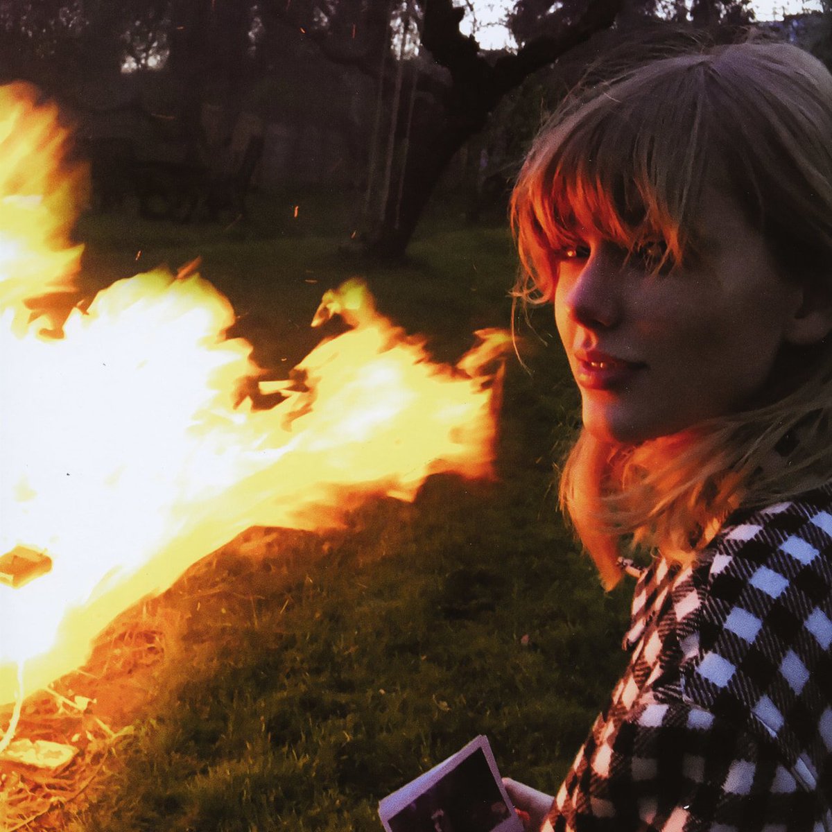 rickycabello123's tweet image. camila got a ton of viral hate tweets 100k likes over that stupid liverpool champions league chant, and the funny thing:her performance was trending for weeks with 100M every platforms😗 

swifties this is nothing, taylor is lit rally artist of the decade #whocares #twitterbubble