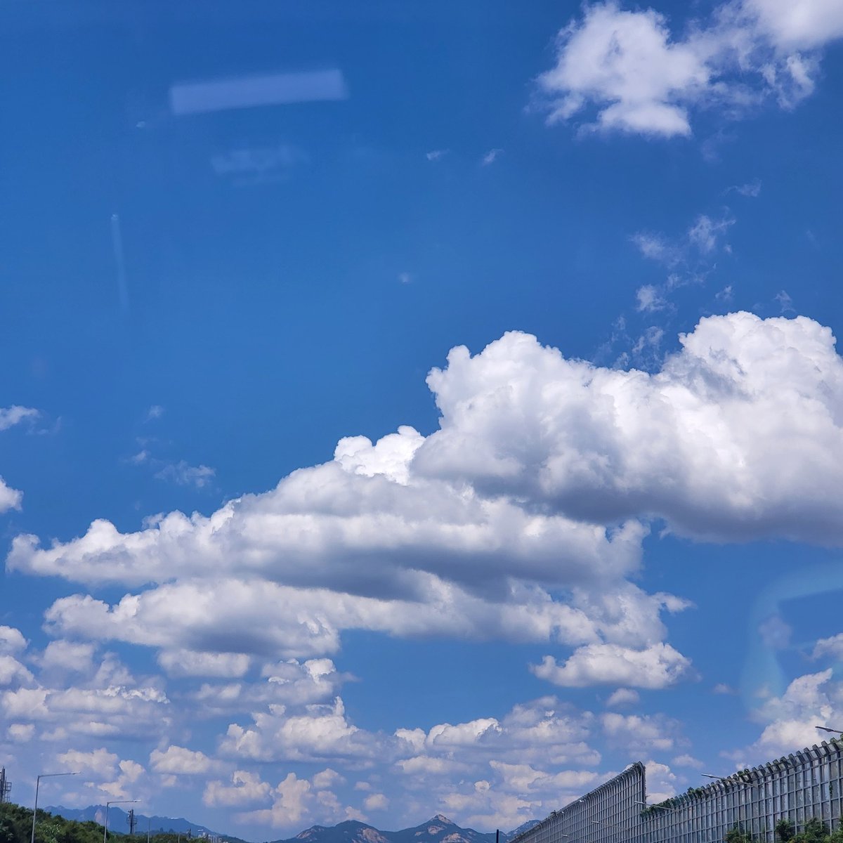 carnibal71's tweet image. 날씨는 좋은데 너무 뜨겁다..  
나도 밤에 뜨거워 봤으면