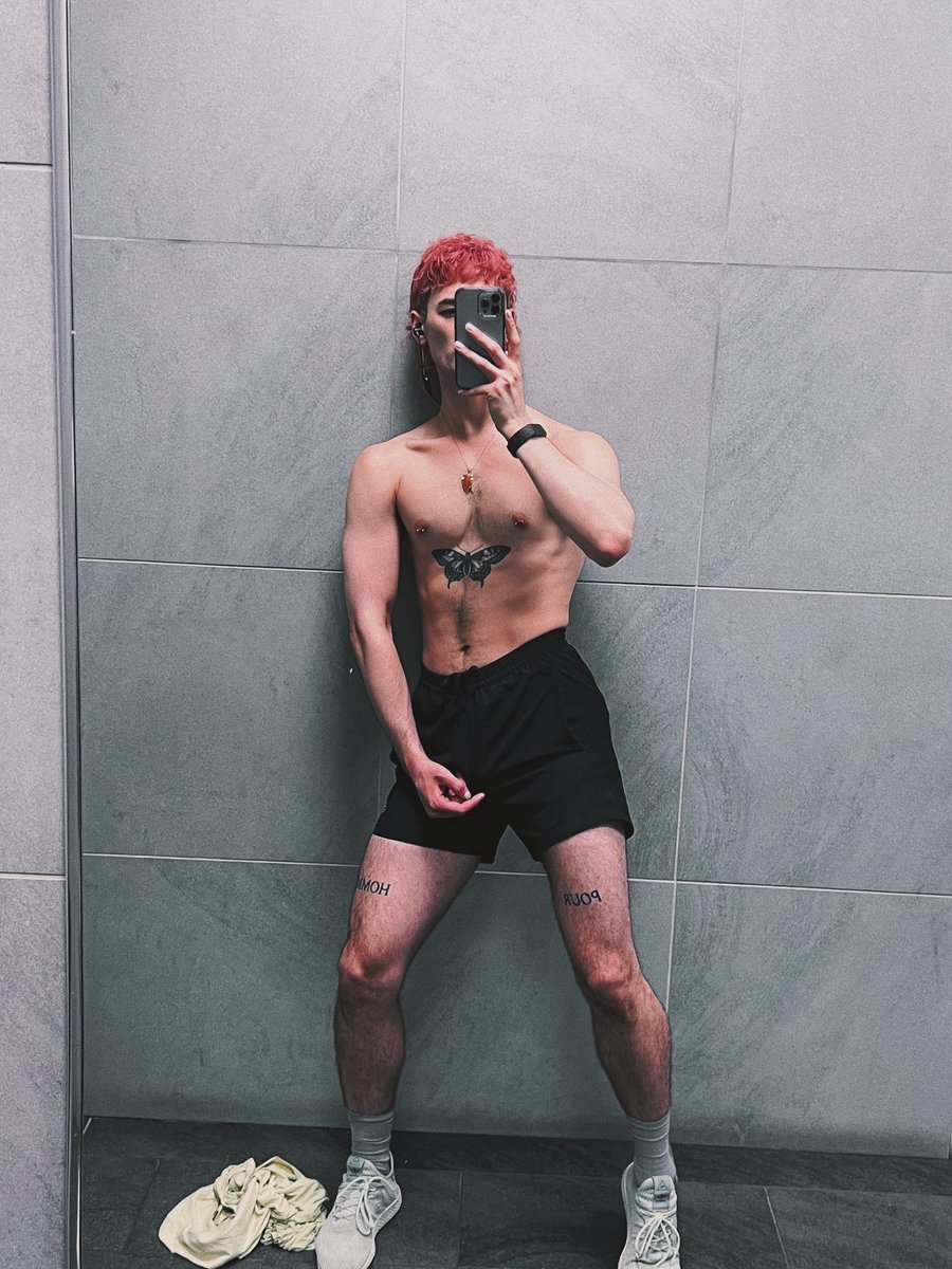 arealgooodbuss's tweet photo. This is me, casually, but firmly reminding you that I have an OF ✨😈 https://t.co/Fjj5HKinXu