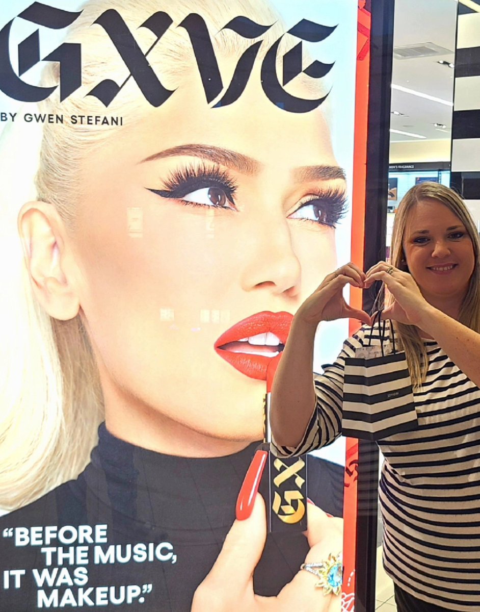 jinxed1985's tweet photo. @gwenstefani 
Gxve Love on #LipstickDay https://t.co/fIjp99qIlI