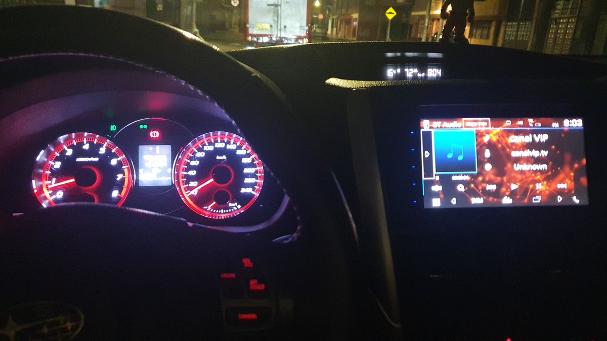 SILAlexanderArz's tweet photo. Camino a casa con nuestros amigos de @CanalVip_  y @FlanaganDJ en #DateRadio. Un saludo!!! Están en un pesadito rico de rock 🤘🏽 https://t.co/XWiZwEVxRc