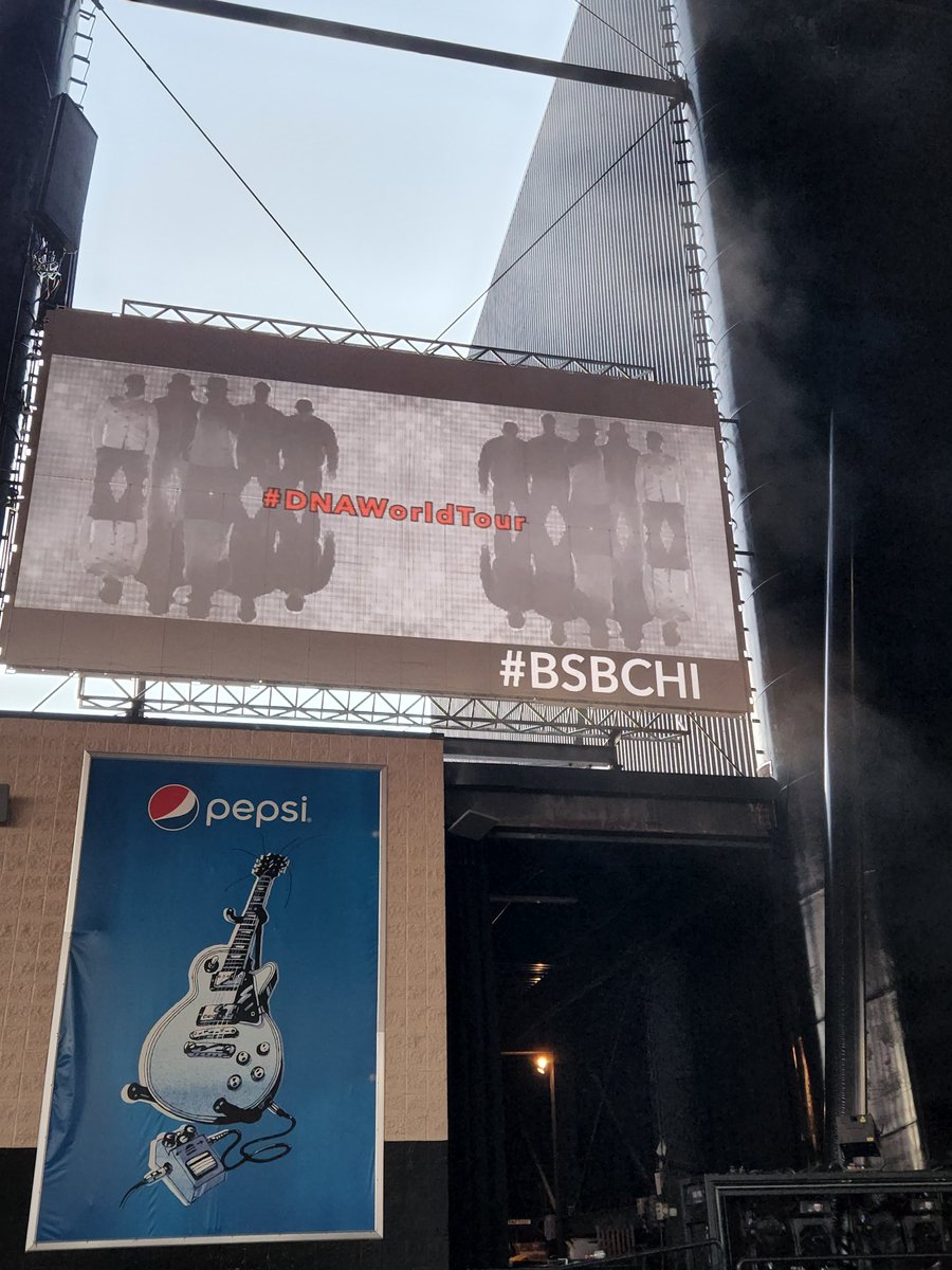 BSBinVegas's tweet photo. Tweet if you're here! #BSBCHI https://t.co/JyLkgtL0rk