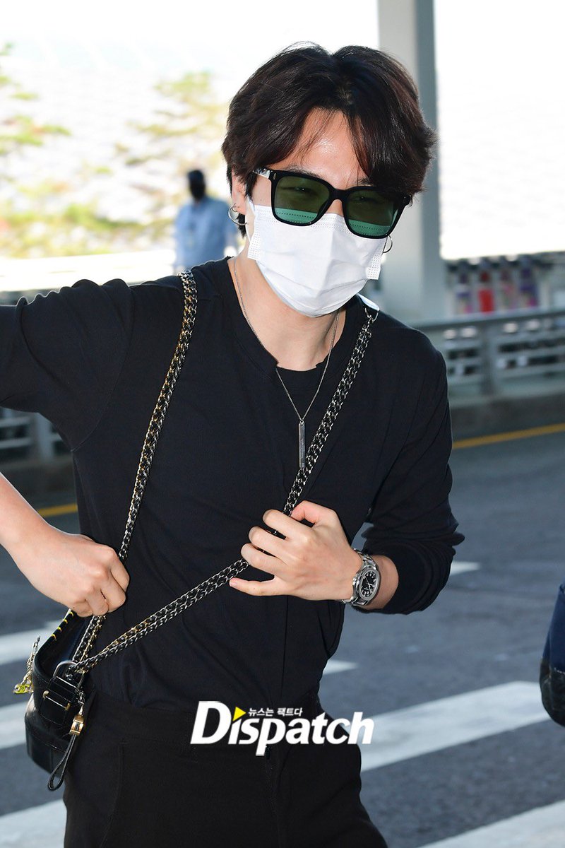 BIGHIT_INFO's tweet photo. Jimin is leaving for Chicago, USA through Incheon International Airport ✈️ https://t.co/X55fgmJrY6
