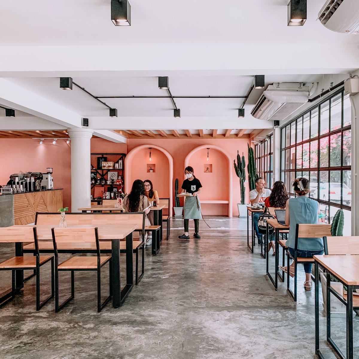 LaMesaCoffee's tweet photo. Starting the weekend off right.

ลาเมซ่าคอฟฟี่
Open 7 Days a Week
Dine-In/ Take-away/ Delivery
📅Mon-Wed 9:00-17:00 น.
📅Thurs-Sun 8:00-17:00 น.
🏙 Sukhumwit 68
📸 IG @p.chanok
🚝 BTS Udom Suk
🛵 Delivery Foodpanda /Grab / Robinhood / Lineman
#bkkcafe #bangkokcafe #อร่อยไปแดก https://t.co/w32ahYO1Ub