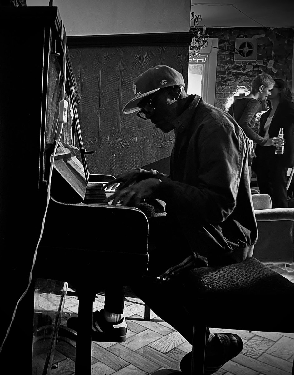 DannyJohnJules's tweet photo. "All That Jazz"
#ManchesterMozart #Mtray
(photo by #MrGeeSingh) https://t.co/oTISLJbTcb