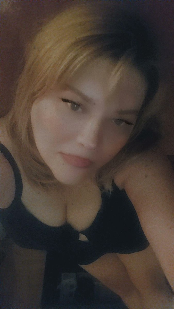 OlgaPapageorgi3's tweet photo. Έτσι διαβάζω τους ξενύχτηδες....🤭😃😂 βλέποντας #starhd #JamesBond https://t.co/YJPmW0s0aH