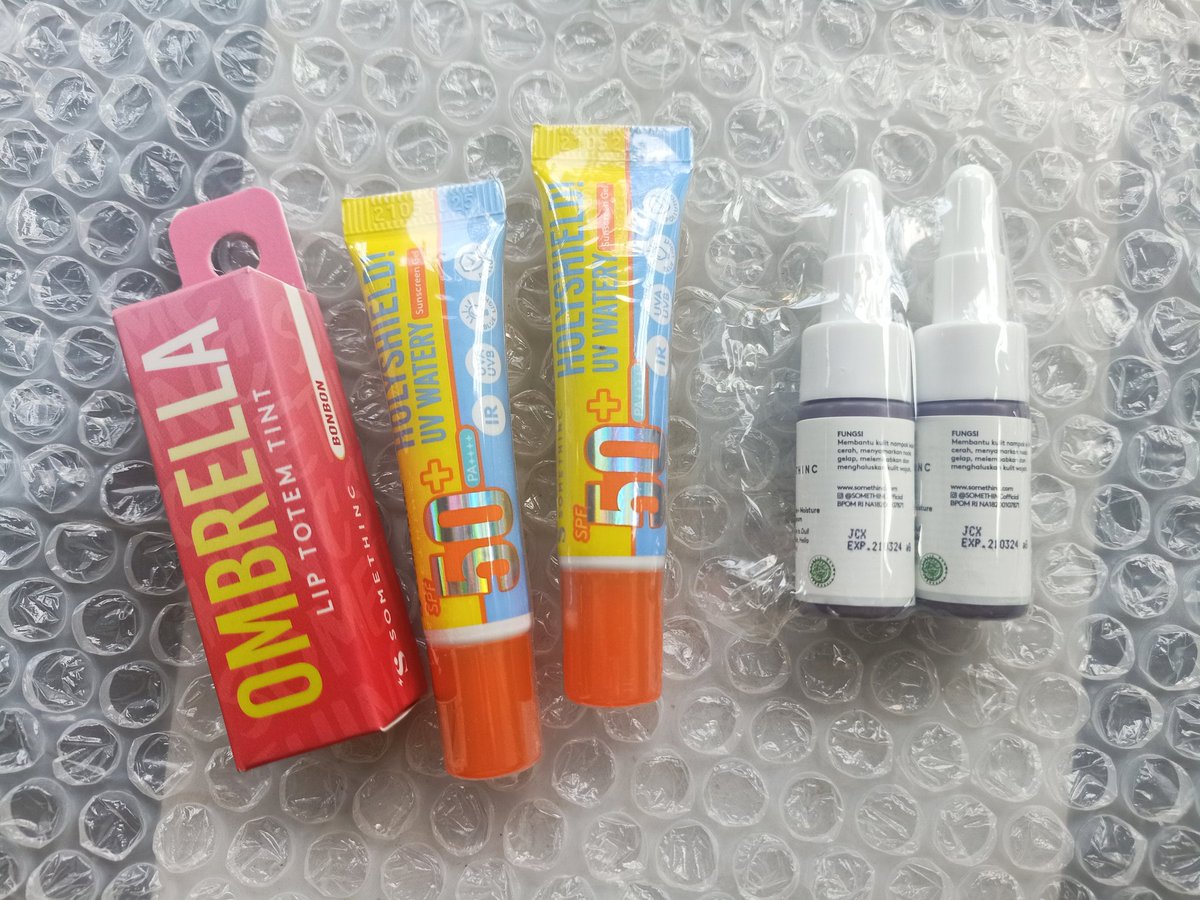 wts want to sell jual ALL NEW
Lip Totem Ombrella tint somethinc shade bonbon : 40k
Mini serum Niacinamide 5% Somethinc : 15k/pcs
bisa keep event, Jatim, bisa shopee