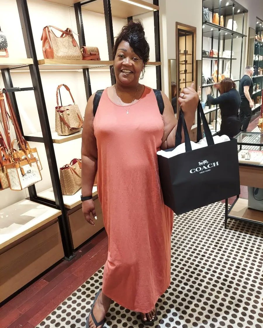 DelmonicaLady's tweet photo. Spoiled by my husband!🥰😍 #30yrs #oneofmyhappyplaces #TeamHawkins🤎 https://t.co/gkbmREi3Ui