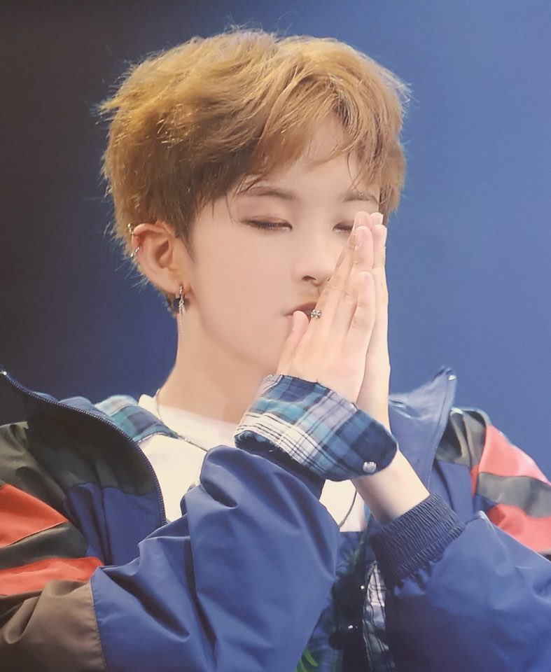 우리 마크 생일은 꼬옥 건강하게 보낼 수 있길 
애옹♡