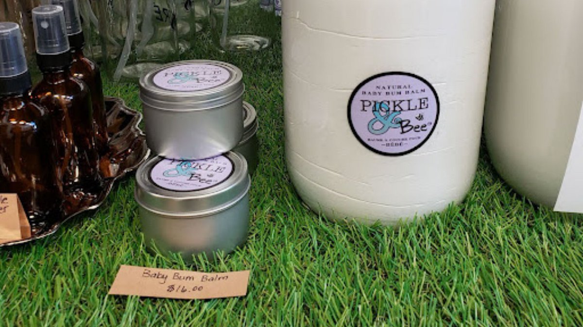 RootsRefillery's tweet image. The most precious little humans have the most delicate #skin.

Our Pickle &amp;amp; Bee products make great #giftideas for any #newparent! 

Baby Bum Balm and Baby Butter are some of our #mostpopular options. Check out our online store to see what else we offer.

rootsrefillery.ca/collections/ba…